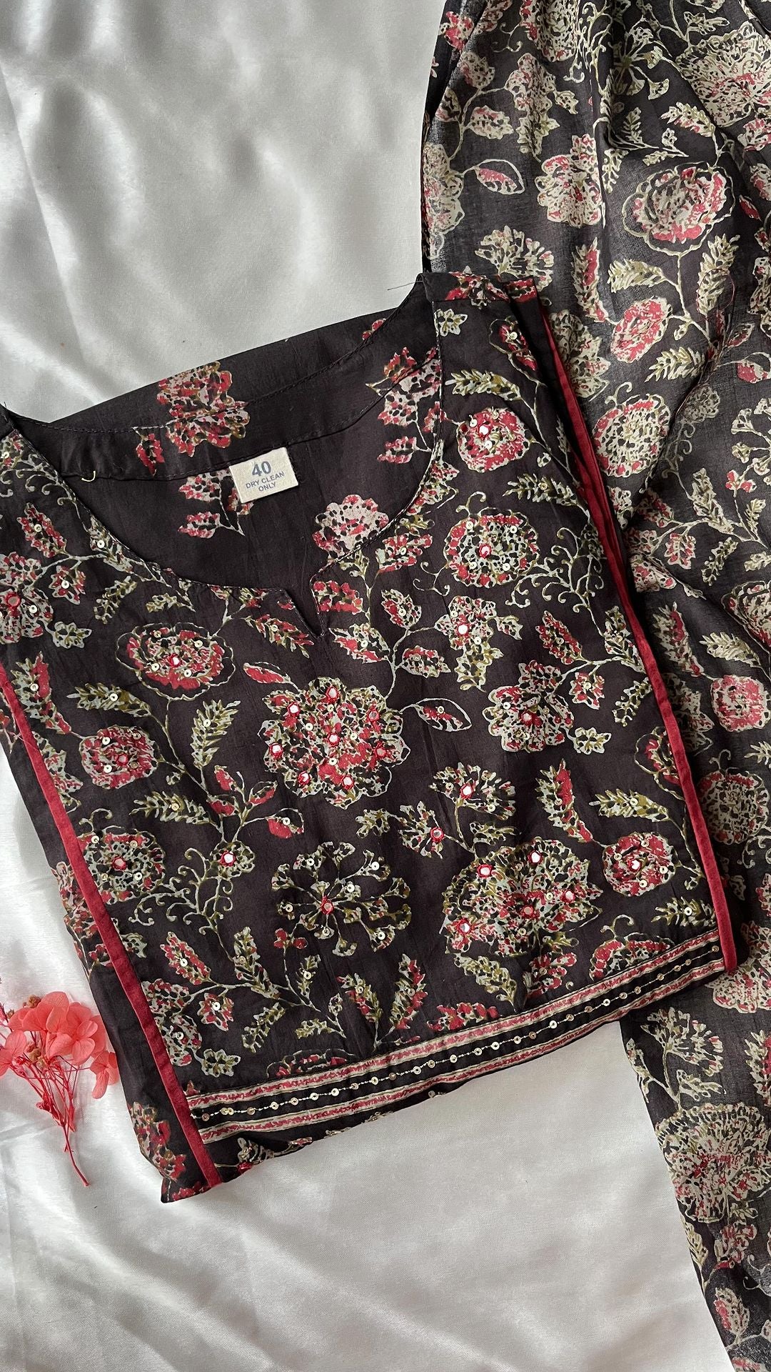 Pure cotton kurti Set with embroidered V neckline Shatoon stitched pant Pure cotton duppata