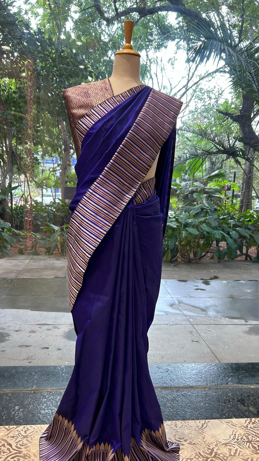 Pure silk saree (DARK BLUE) - Studio Thari