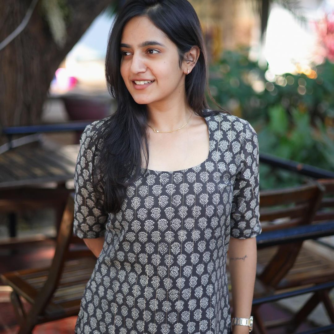 Black Top with Gold Stripes - Studio Thari