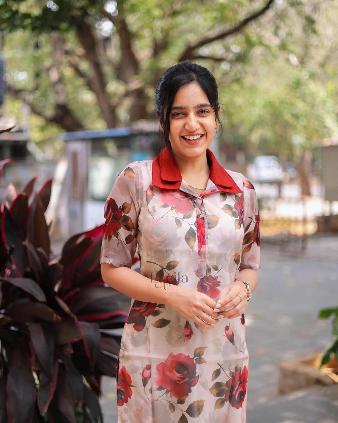 White floral with red double layer collar top - Studio Thari