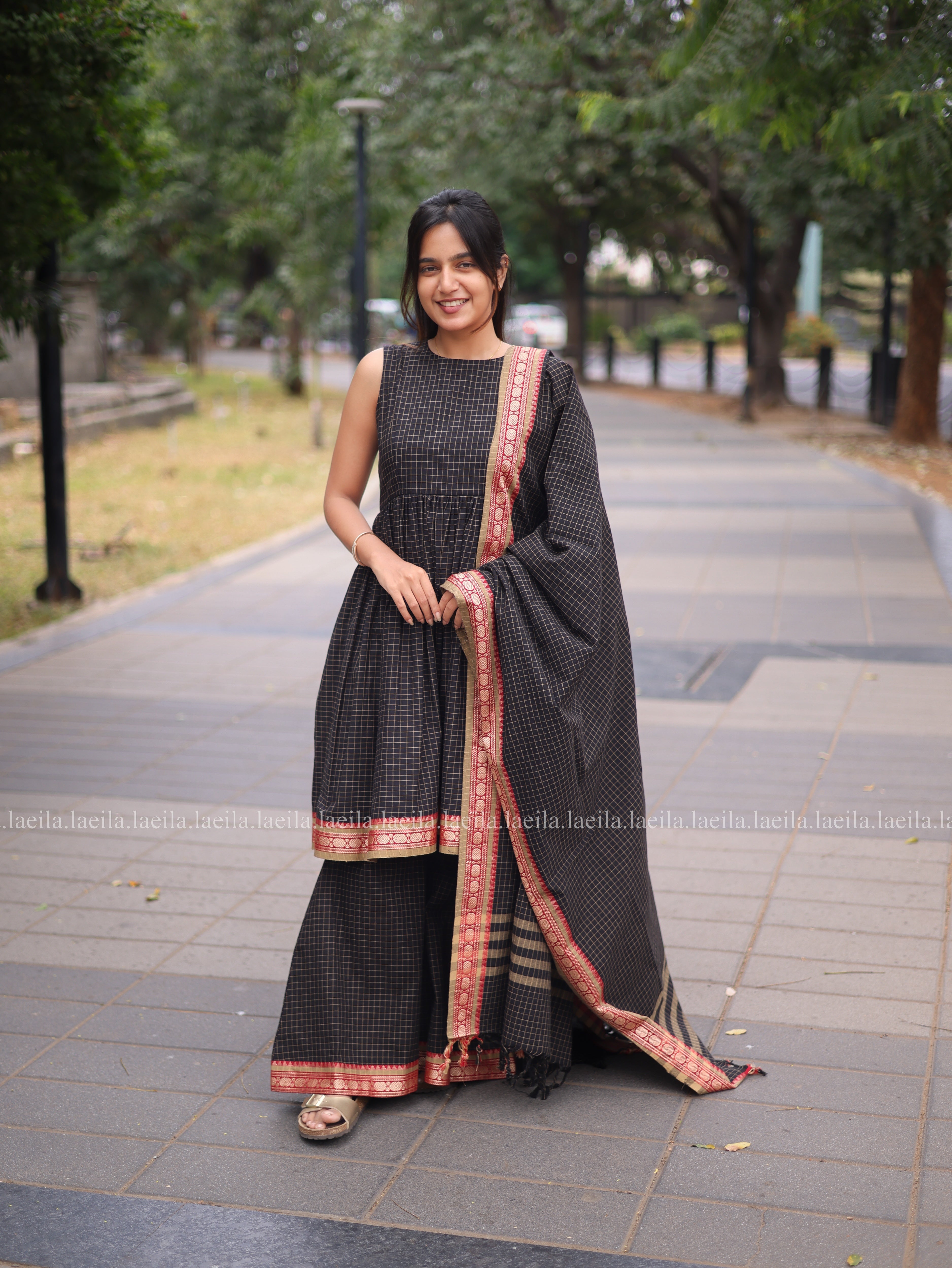 Black checked red border kadhambari set