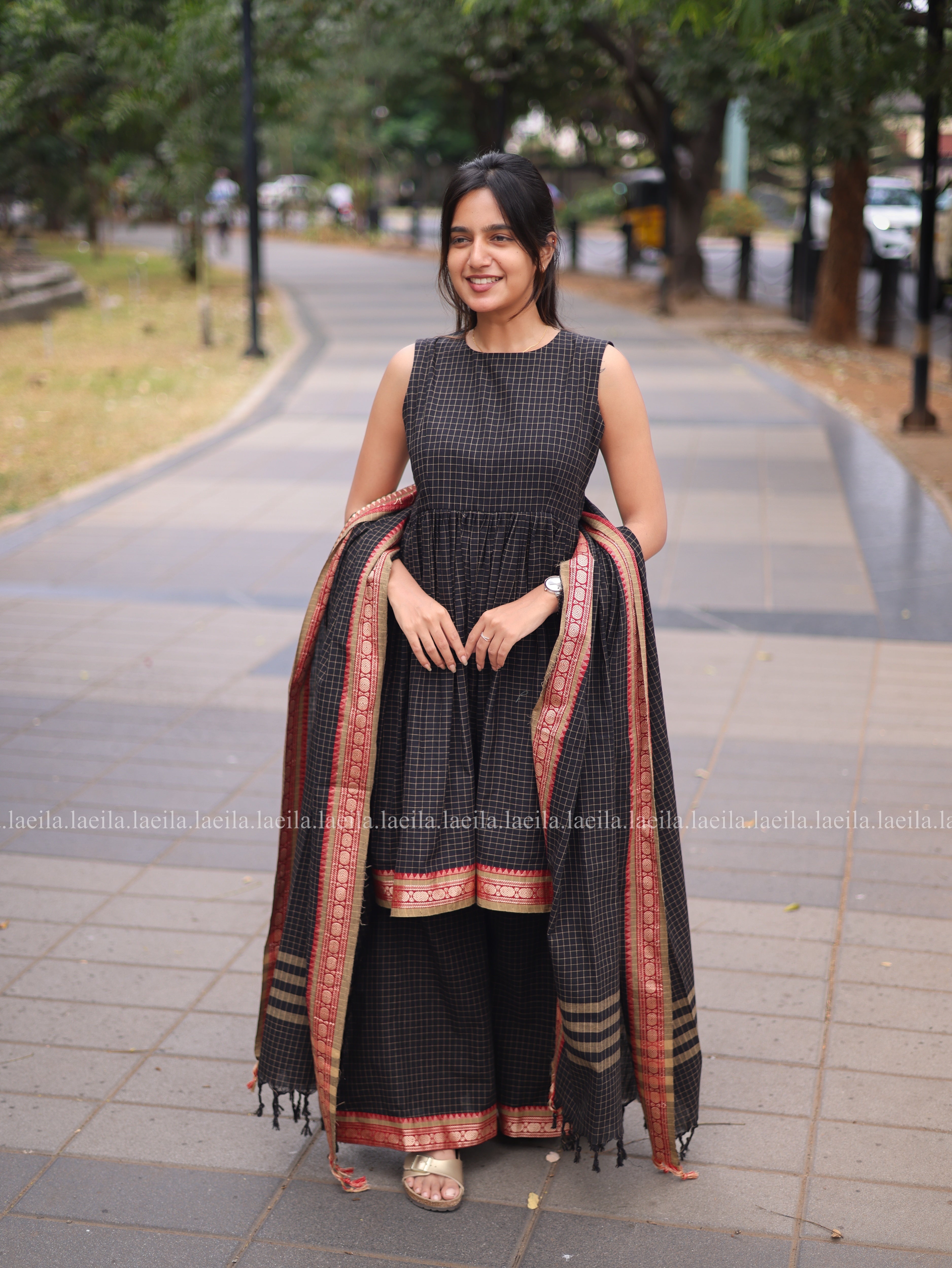 Black checked red border kadhambari set