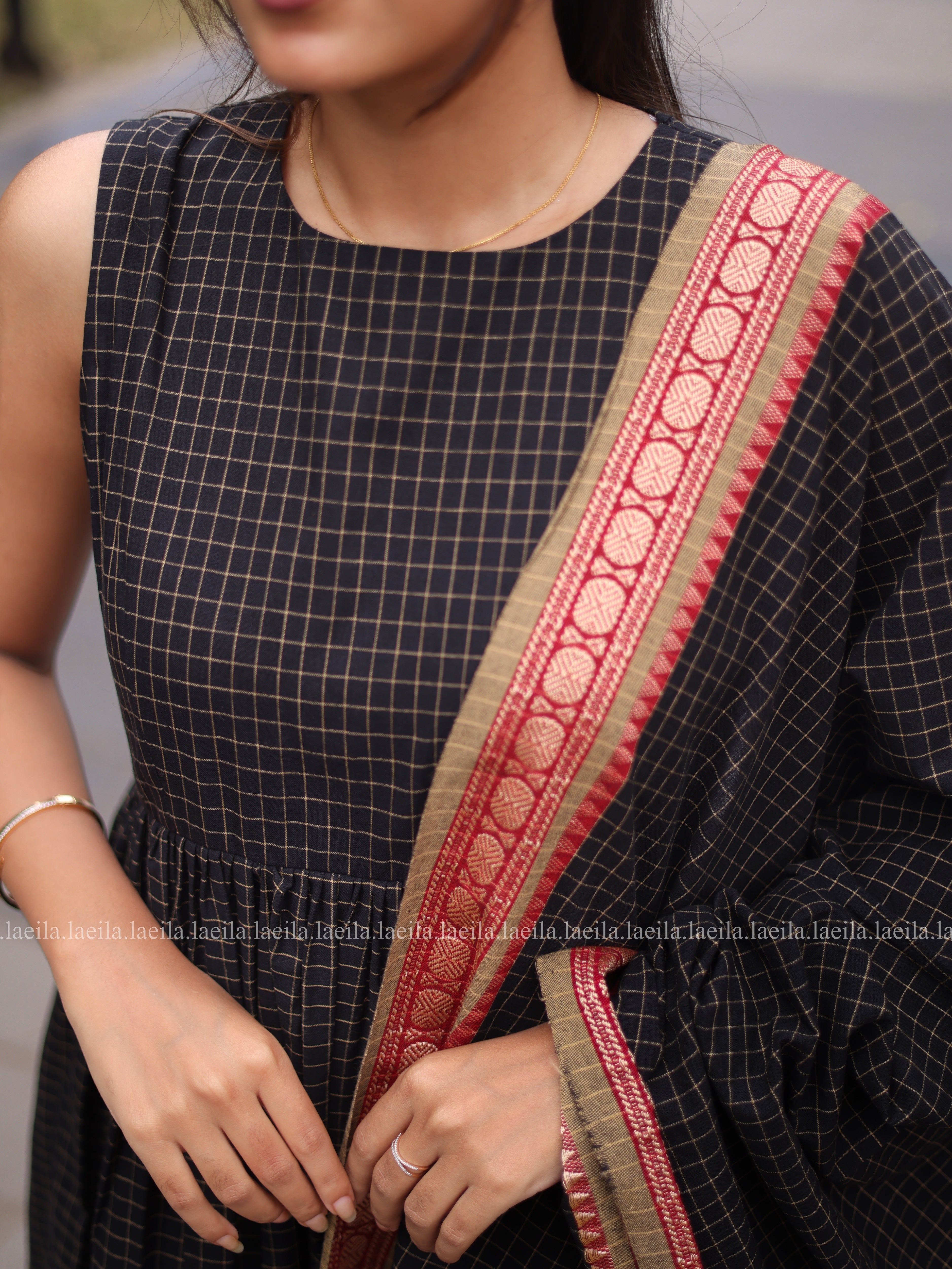 Black checked red border kadhambari set