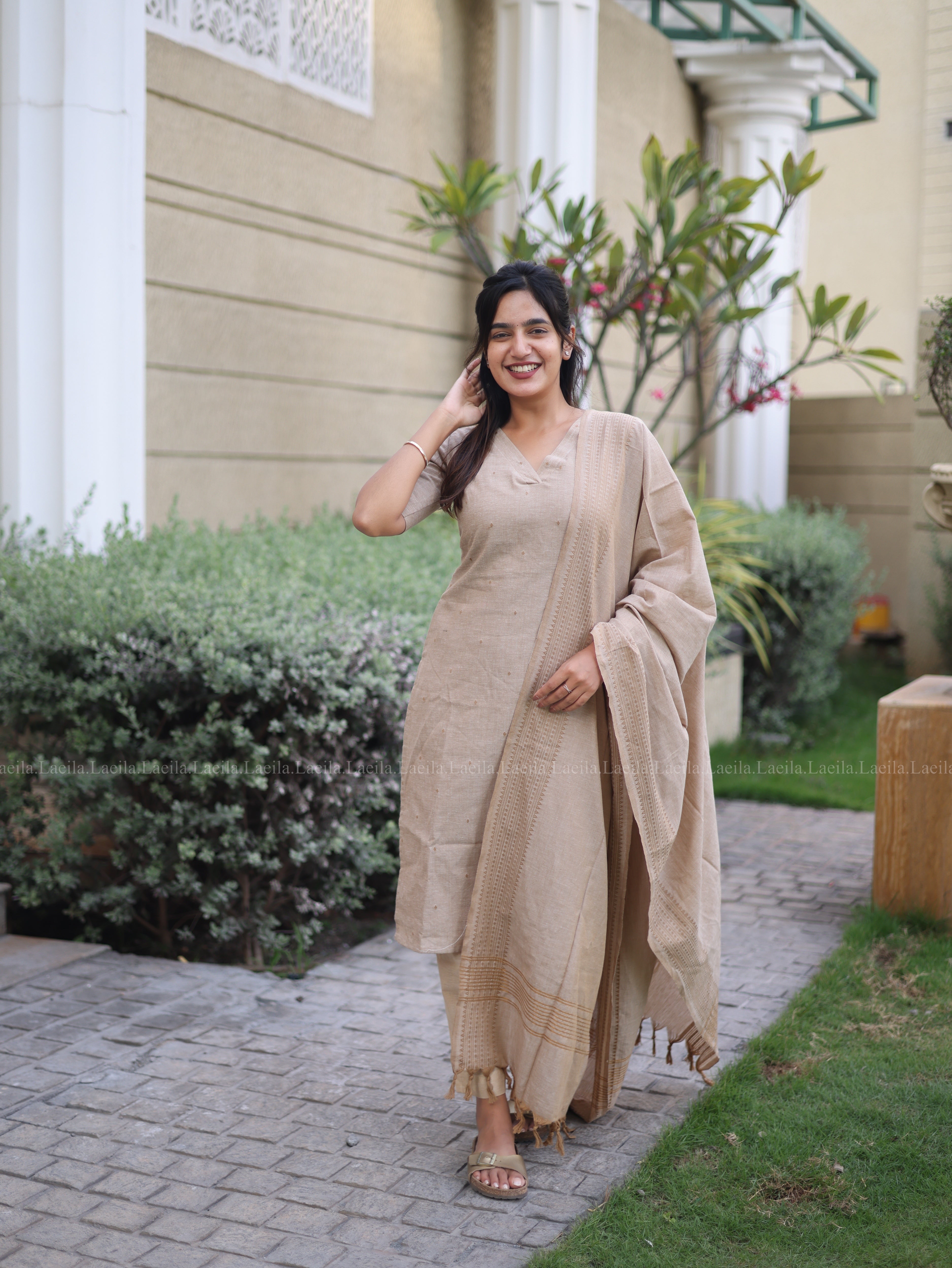 Beige Kadhambari Set