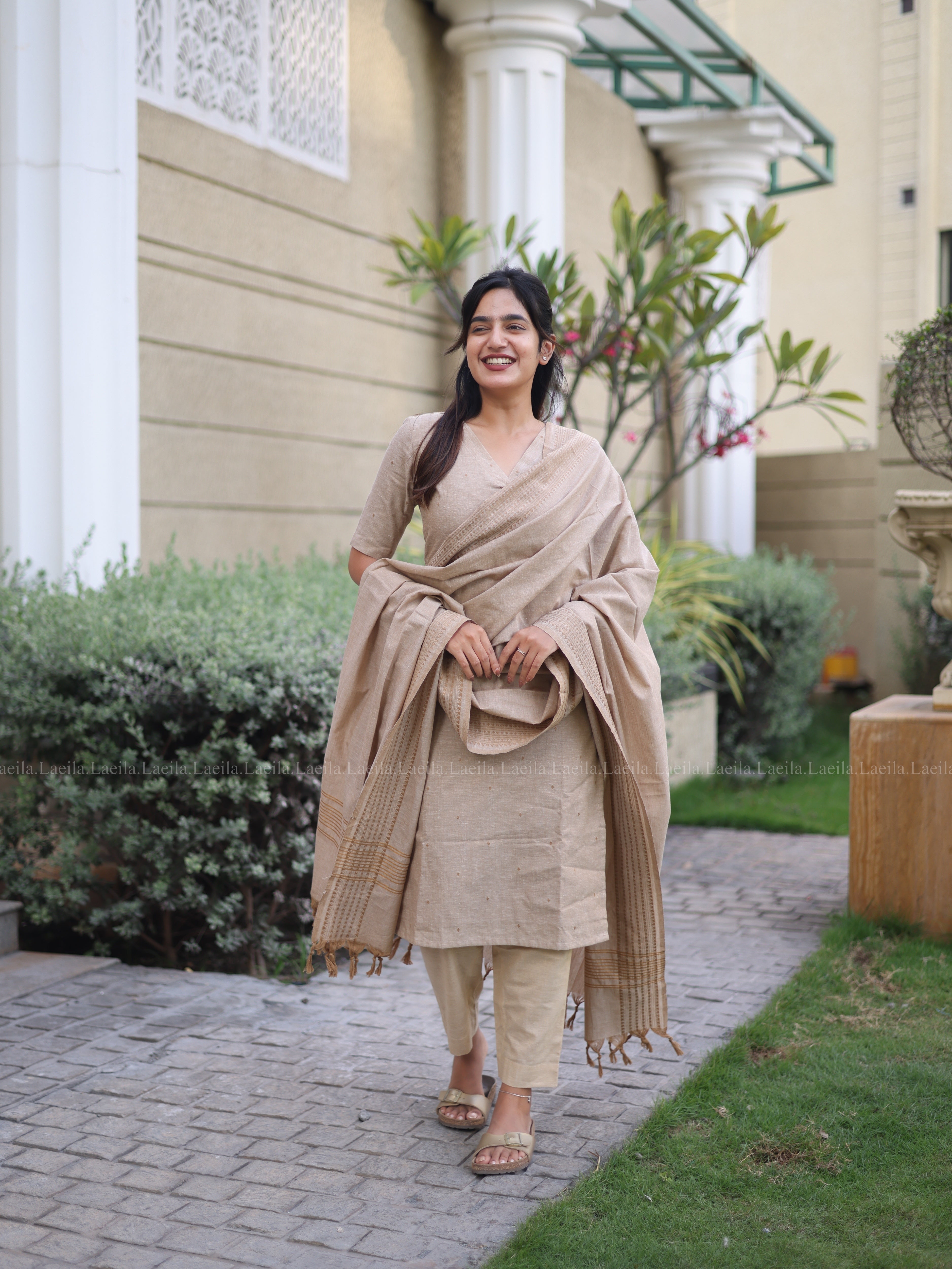 Beige Kadhambari Set