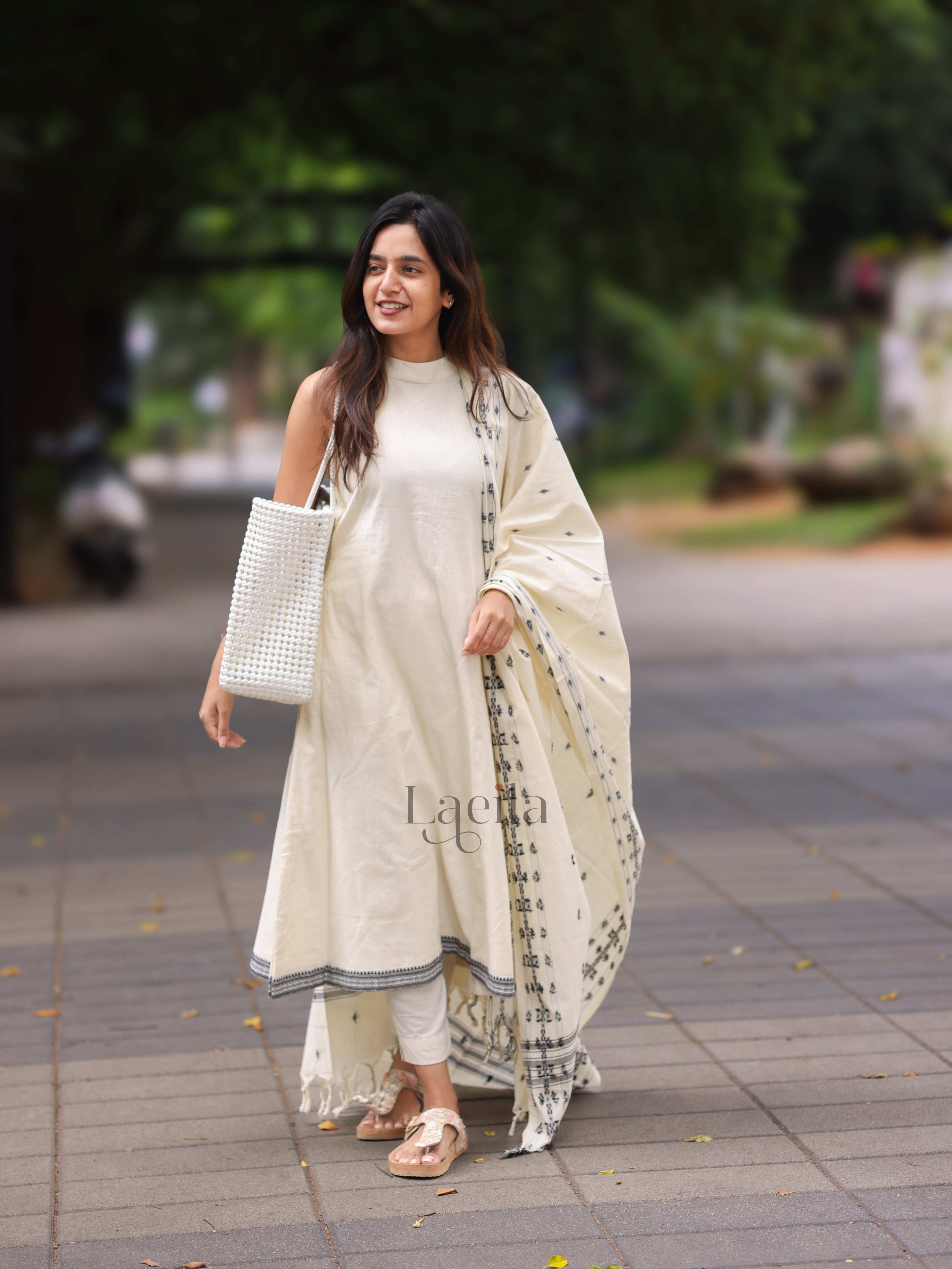 White Handloom Cotton Kadhambari Set (Pant / Bottom Only)