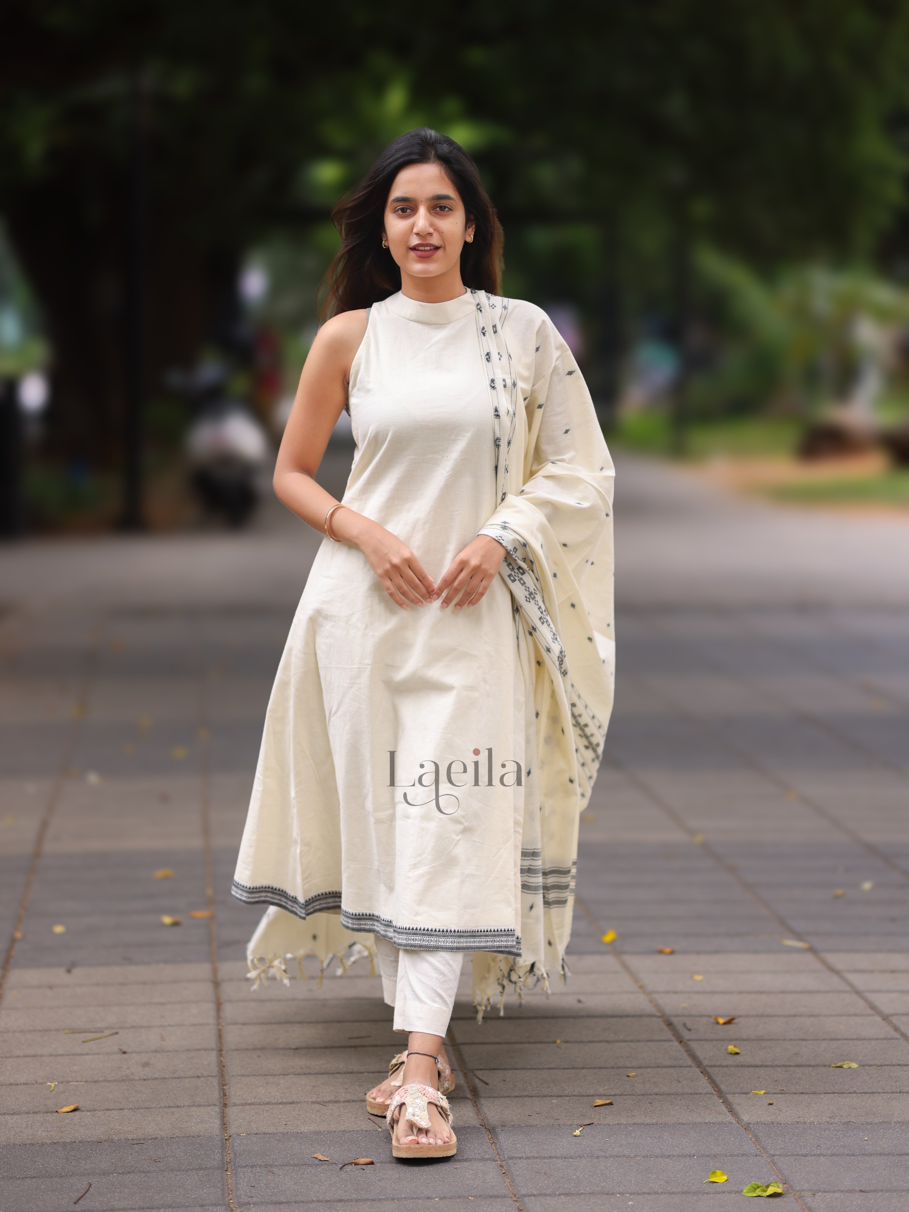 White Handloom Cotton Kadhambari Set (Top & Dupatta)