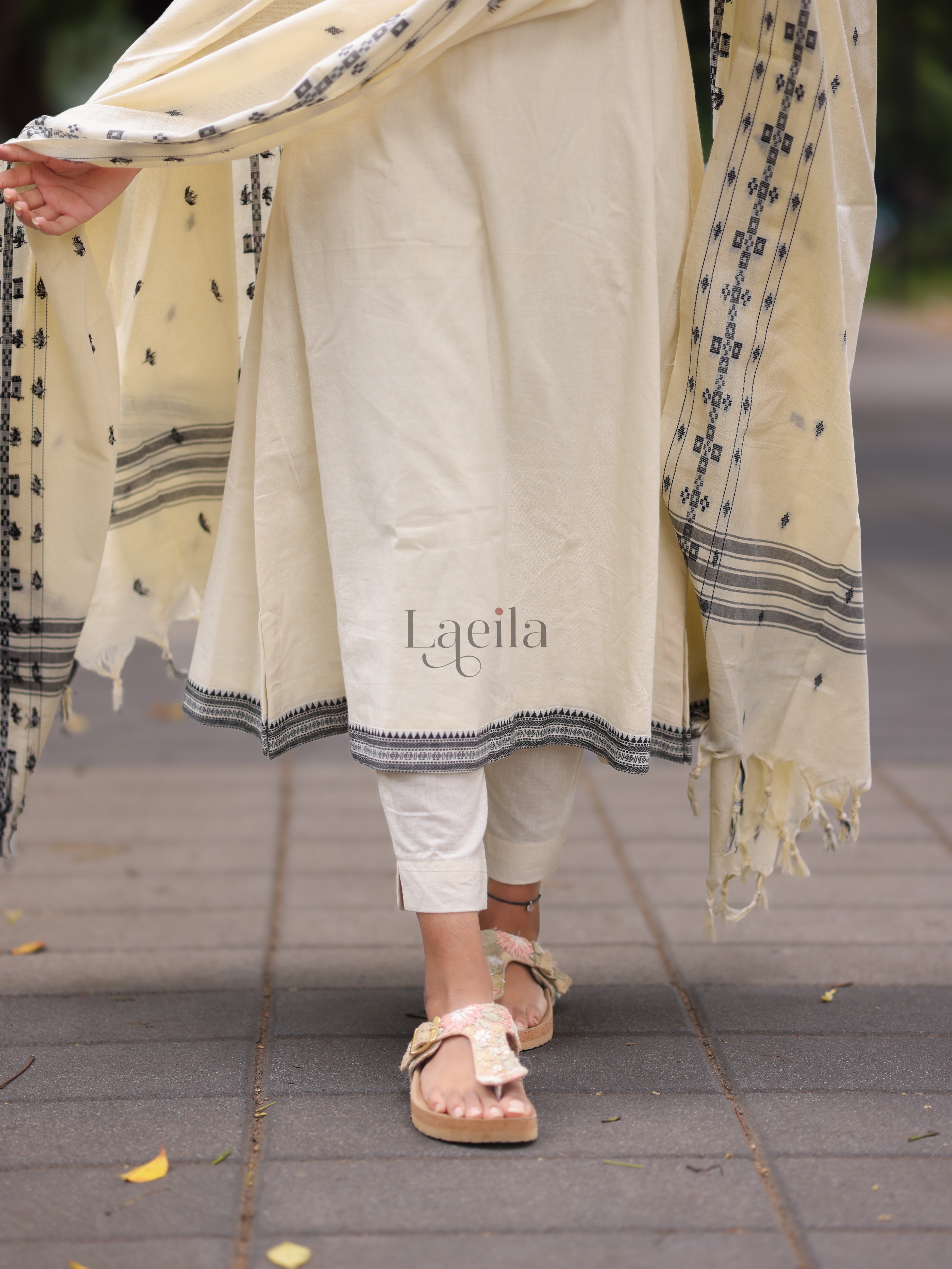 White Handloom Cotton Kadhambari Set (Pant / Bottom Only)