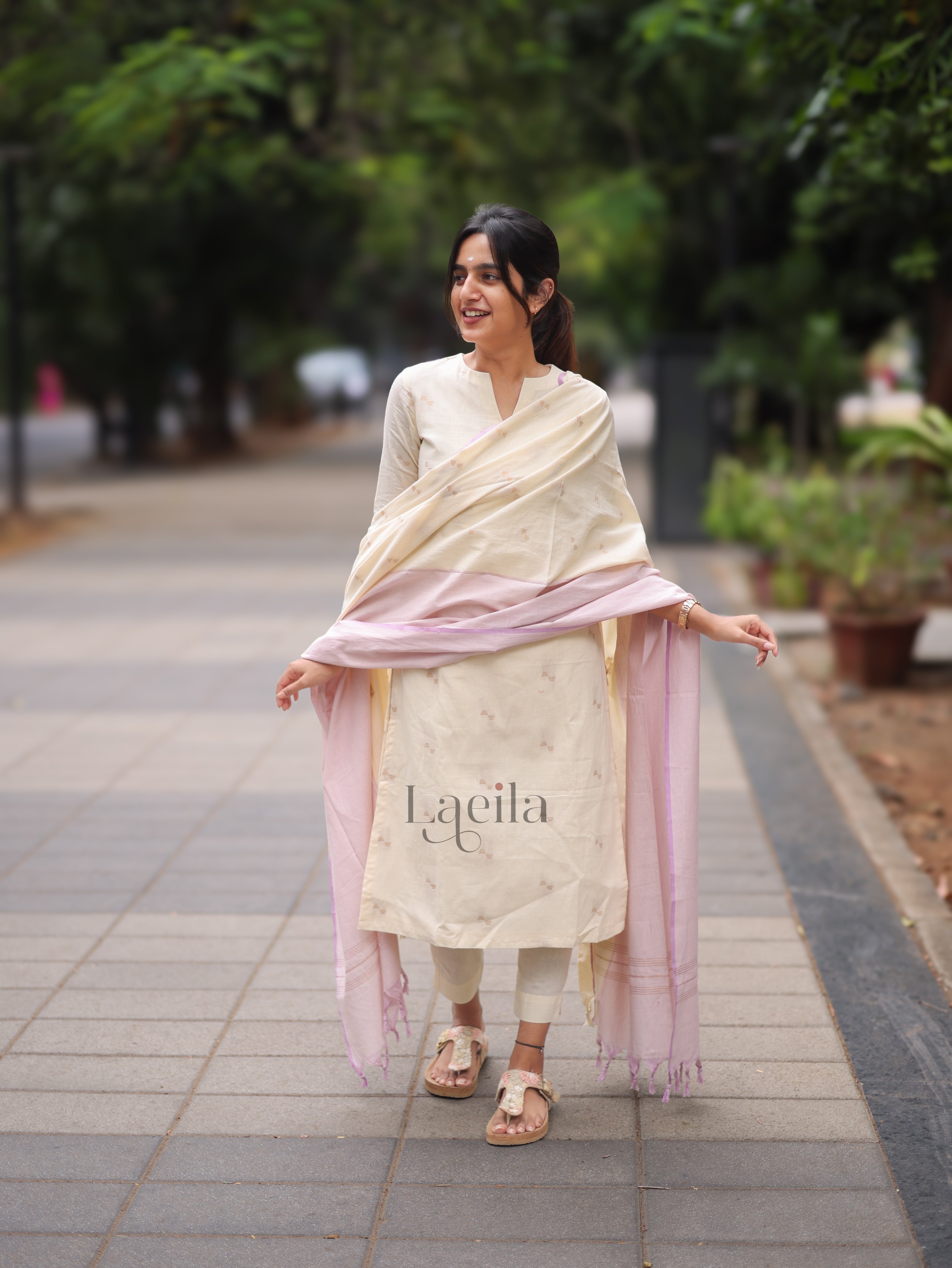 Half White Cotton Kadambari Set