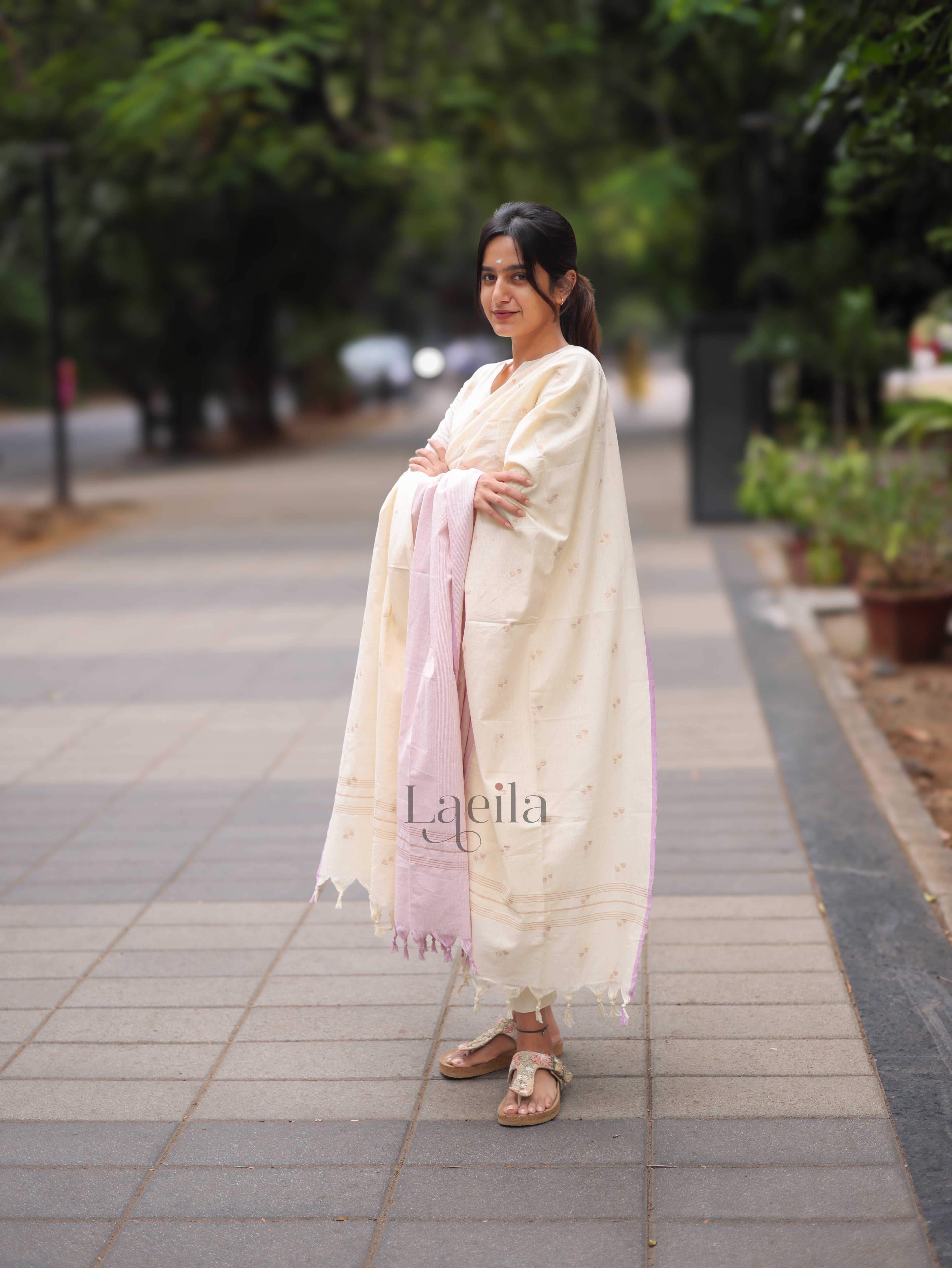 Half White Cotton Kadambari Set