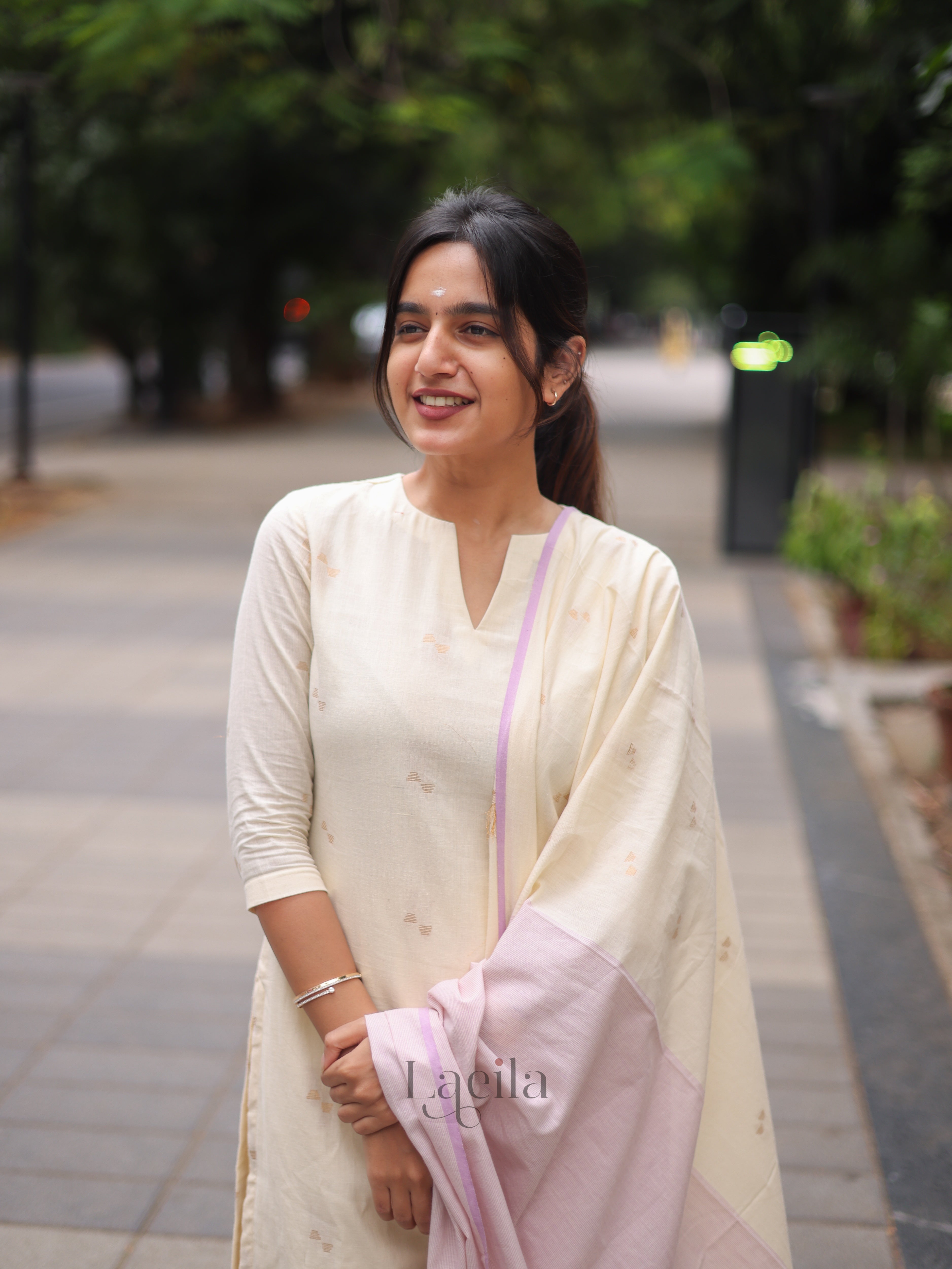 Half White Cotton Kadambari Set