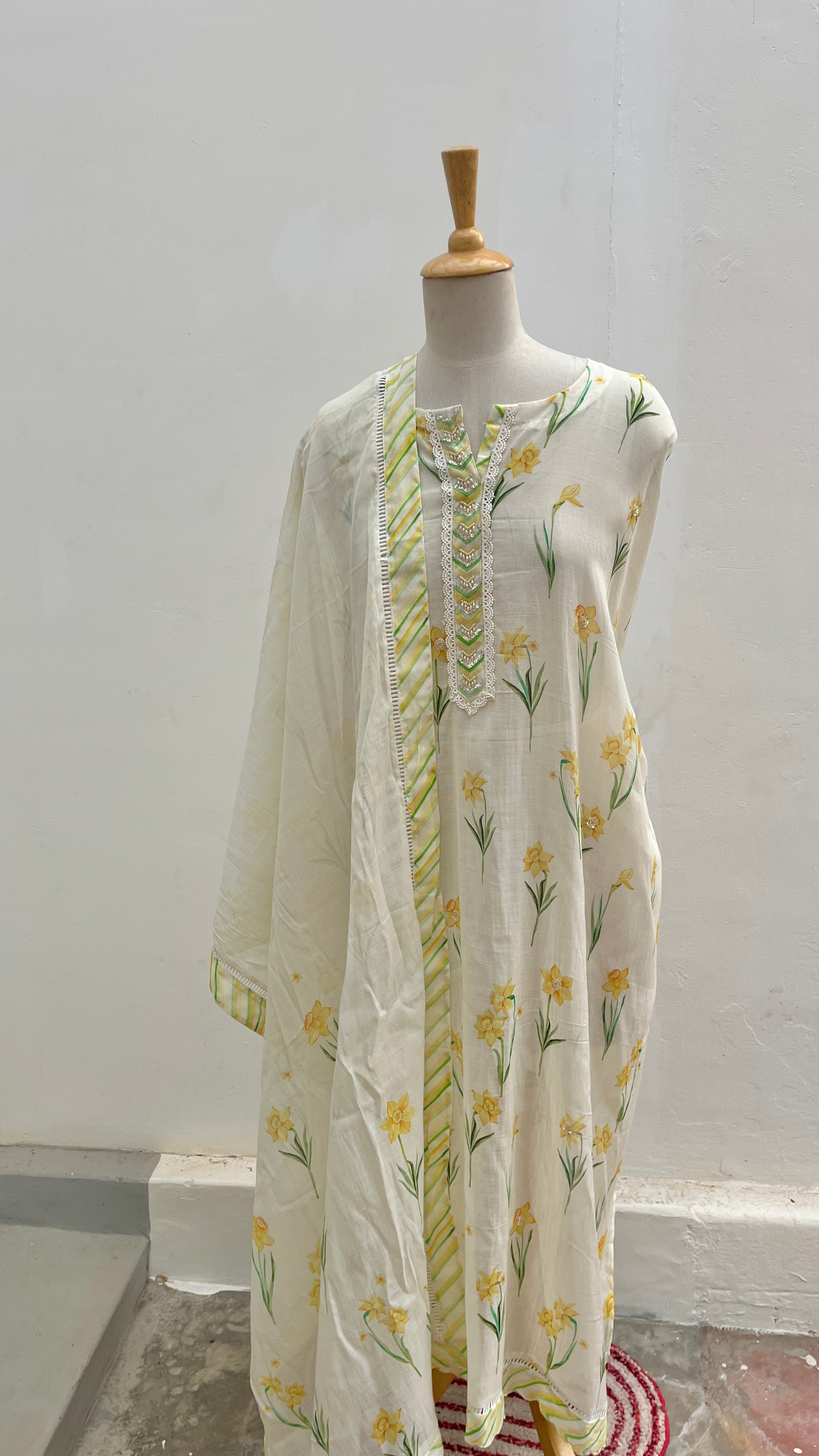 Off white - Yellow iris semi stitched suit set