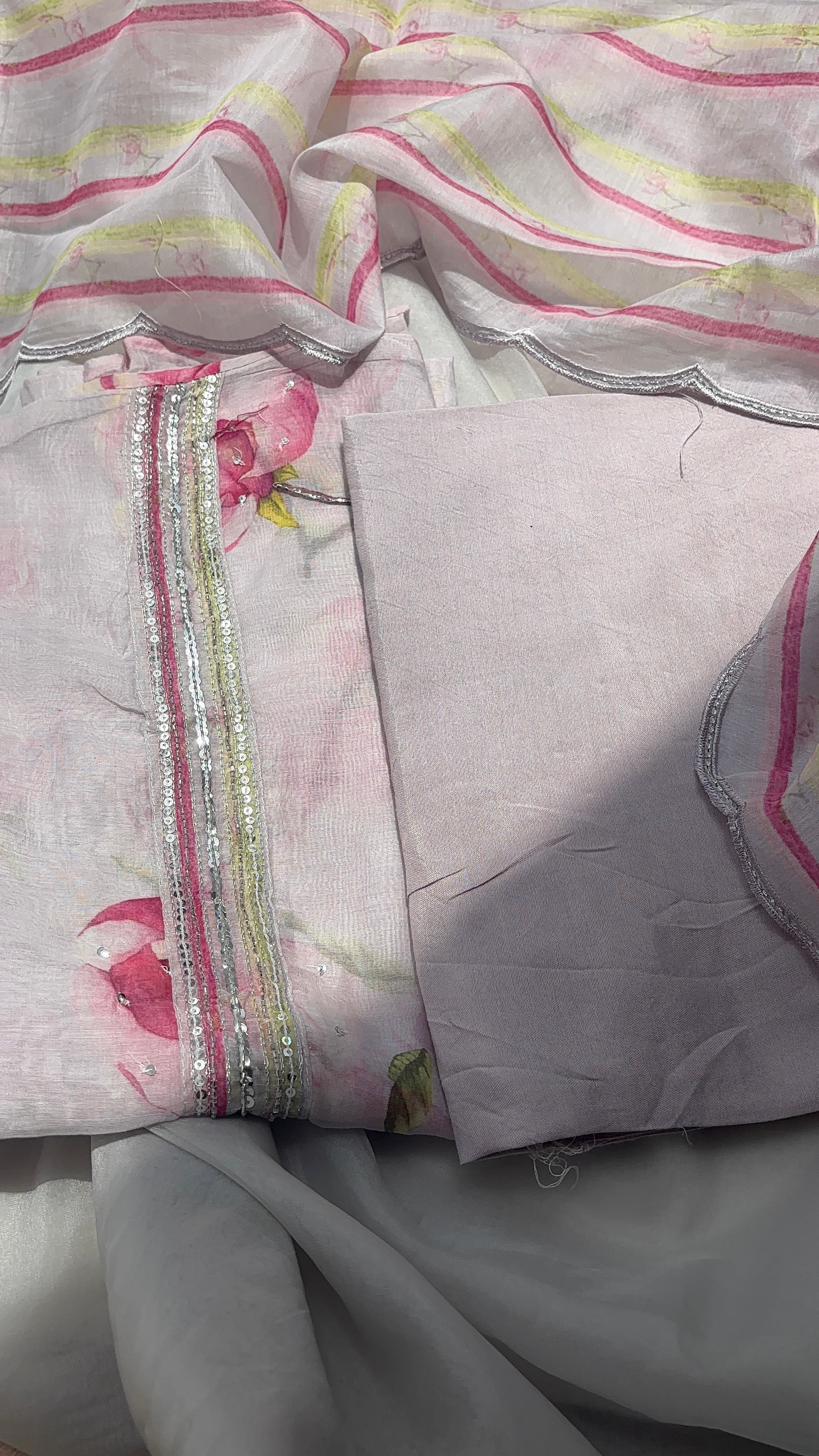 Lavender organza salwar Paired with a scallop-edged organza dupatta and shantoon pants.