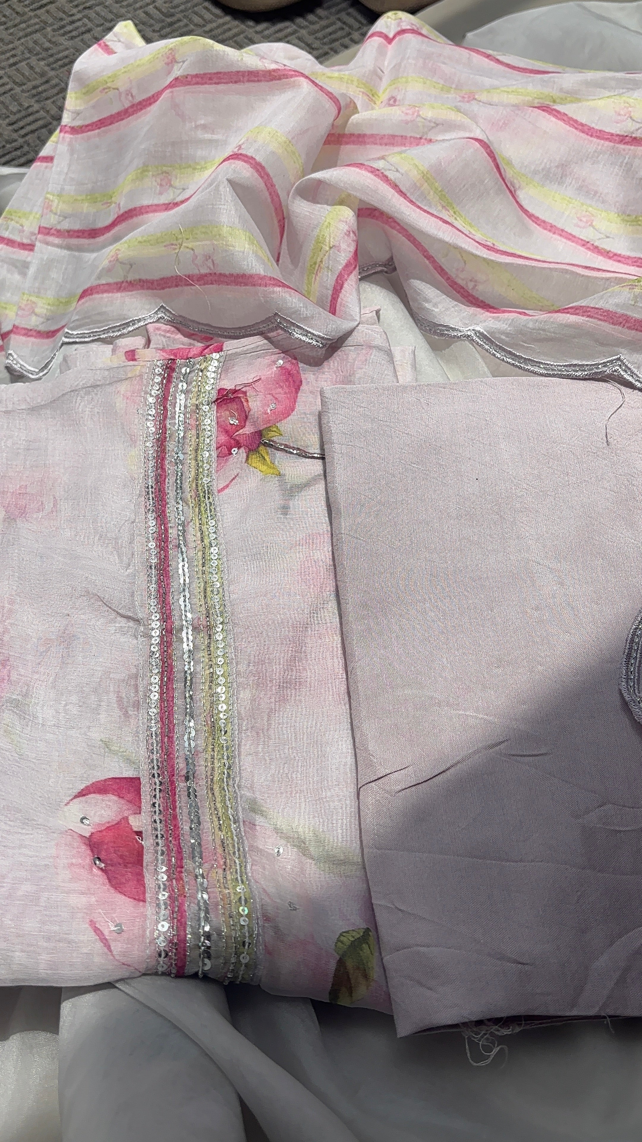 Lavender organza salwar Paired with a scallop-edged organza dupatta and shantoon pants.