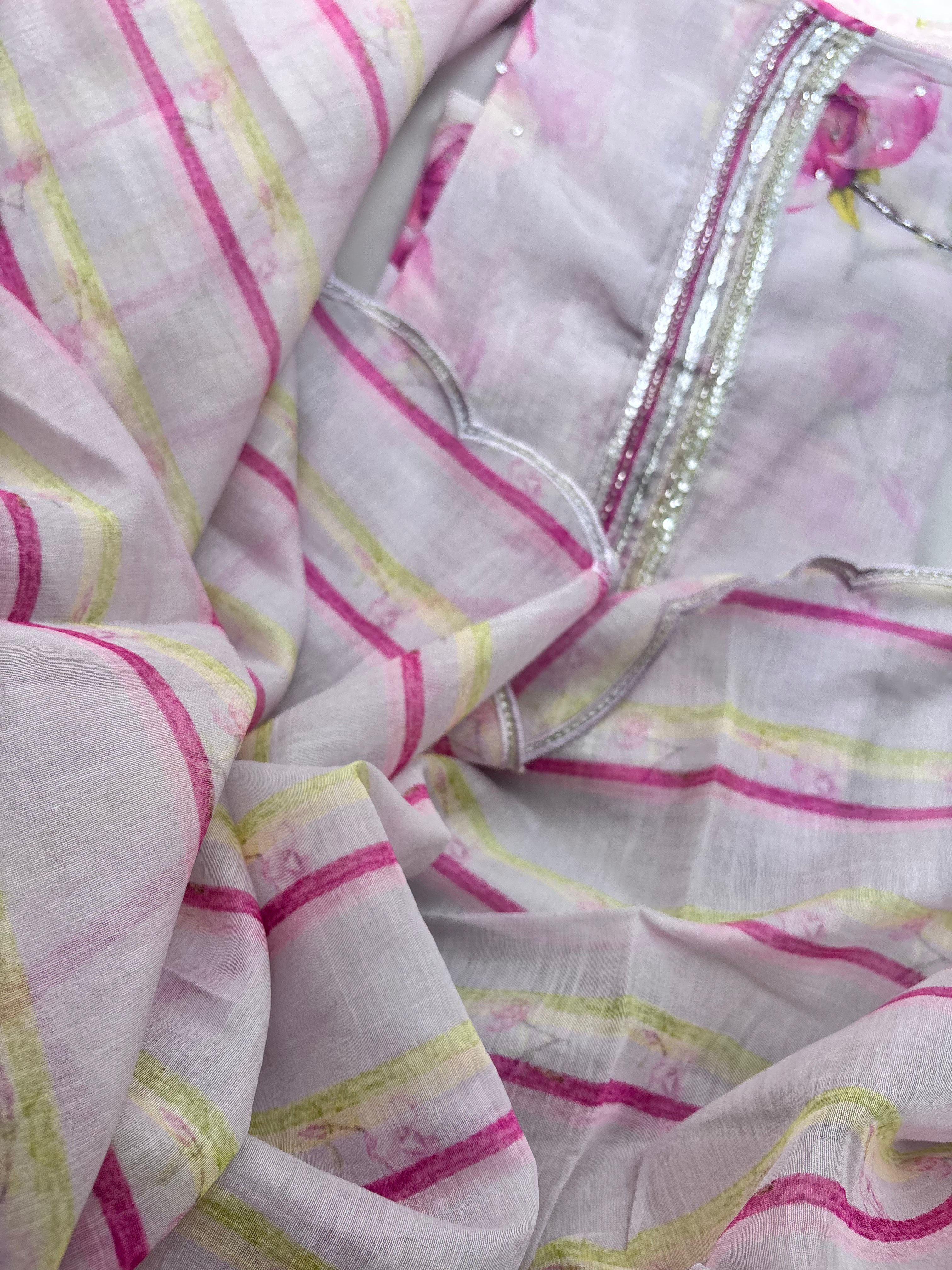 Lavender organza salwar Paired with a scallop-edged organza dupatta and shantoon pants.