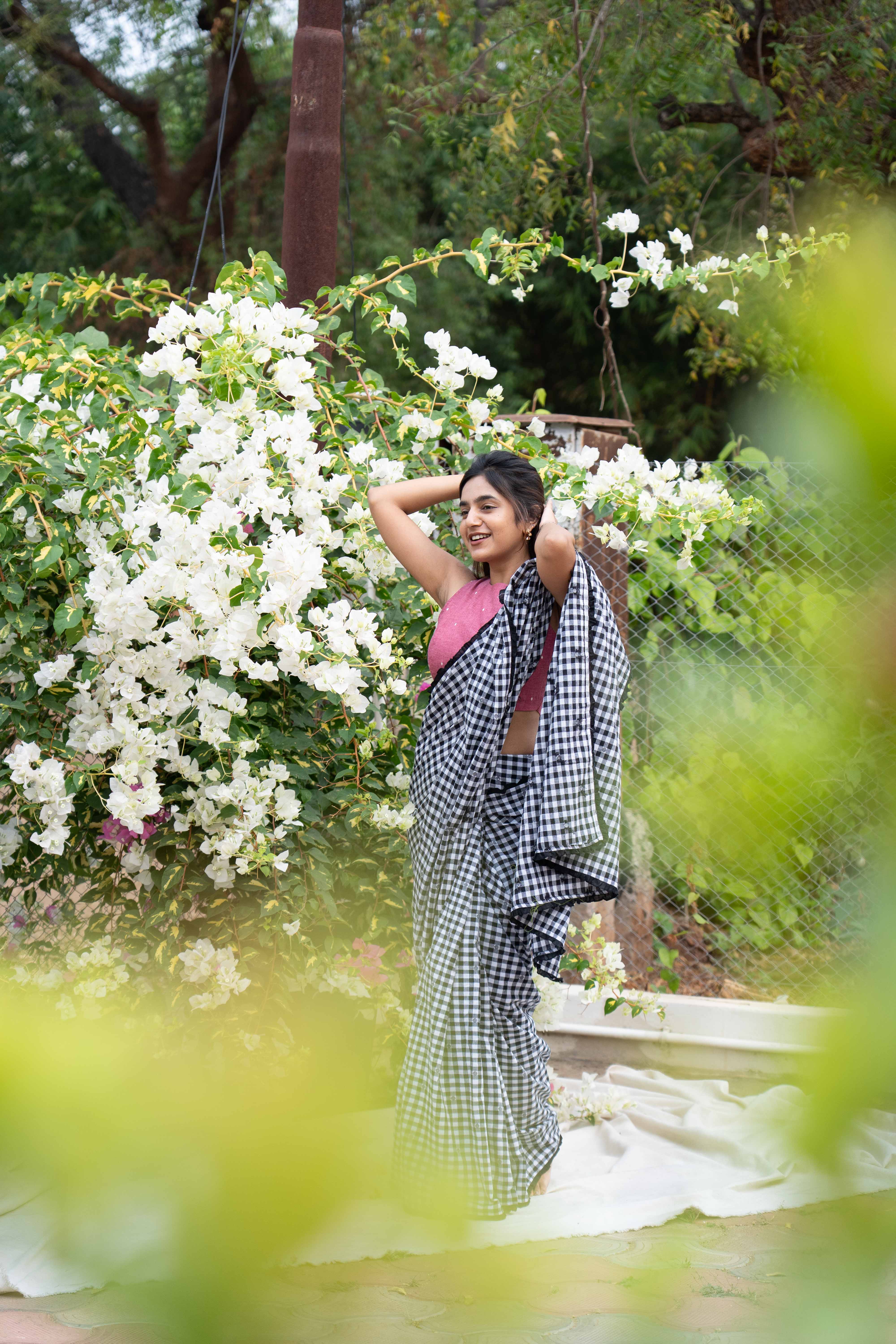 Noir Kattam saree