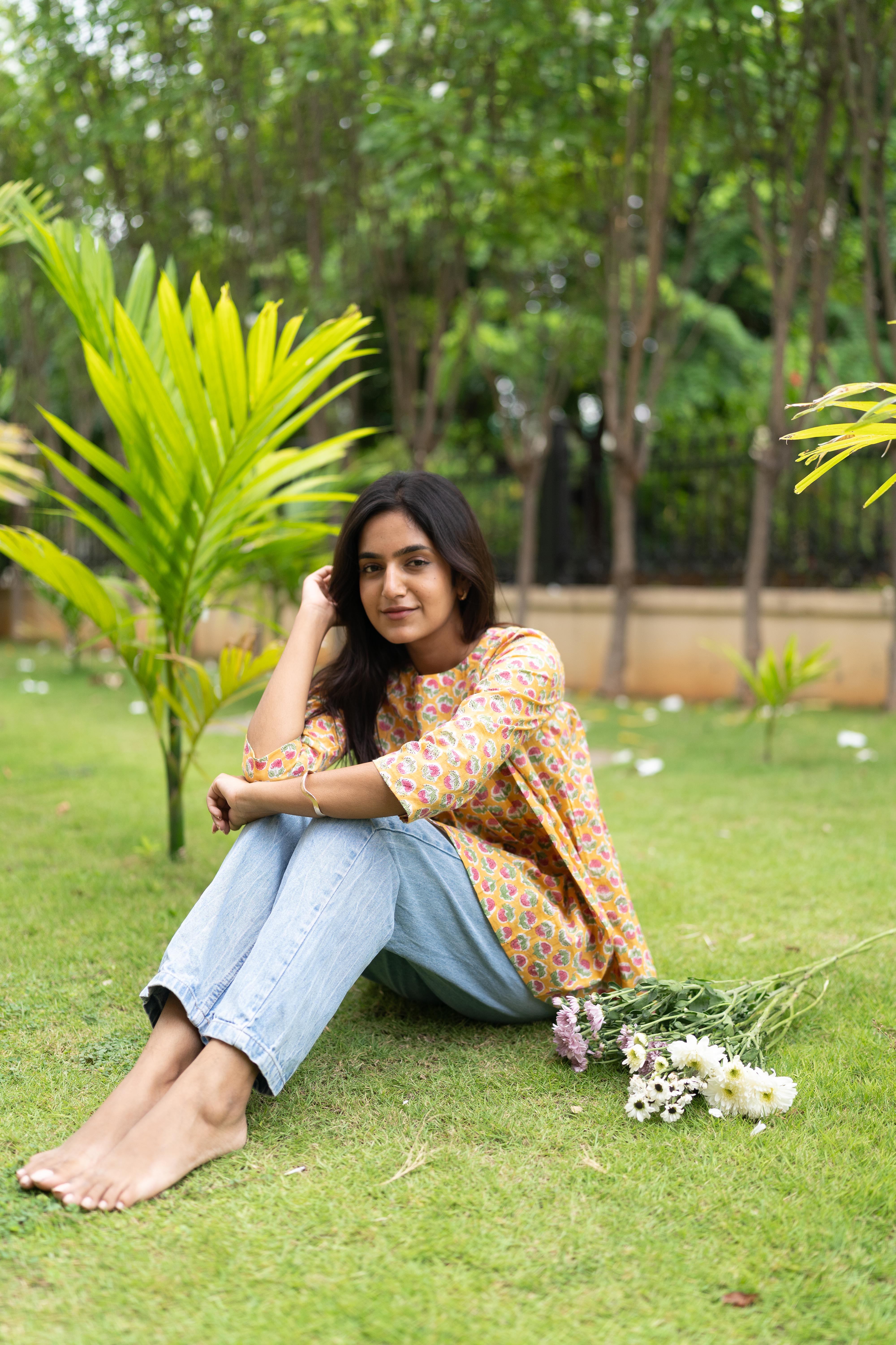 Sol yellow short top