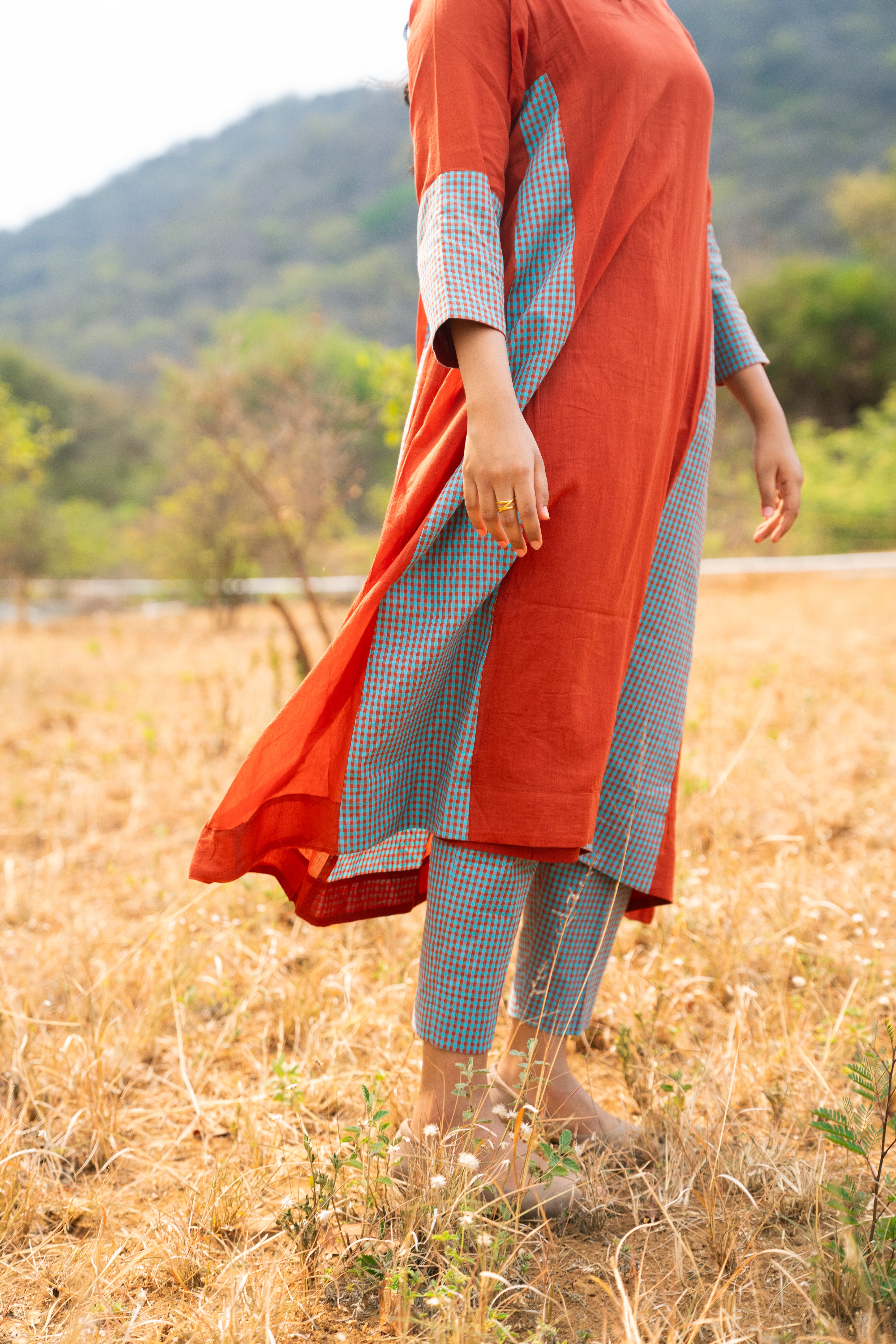 Kanakambaram kurta set
