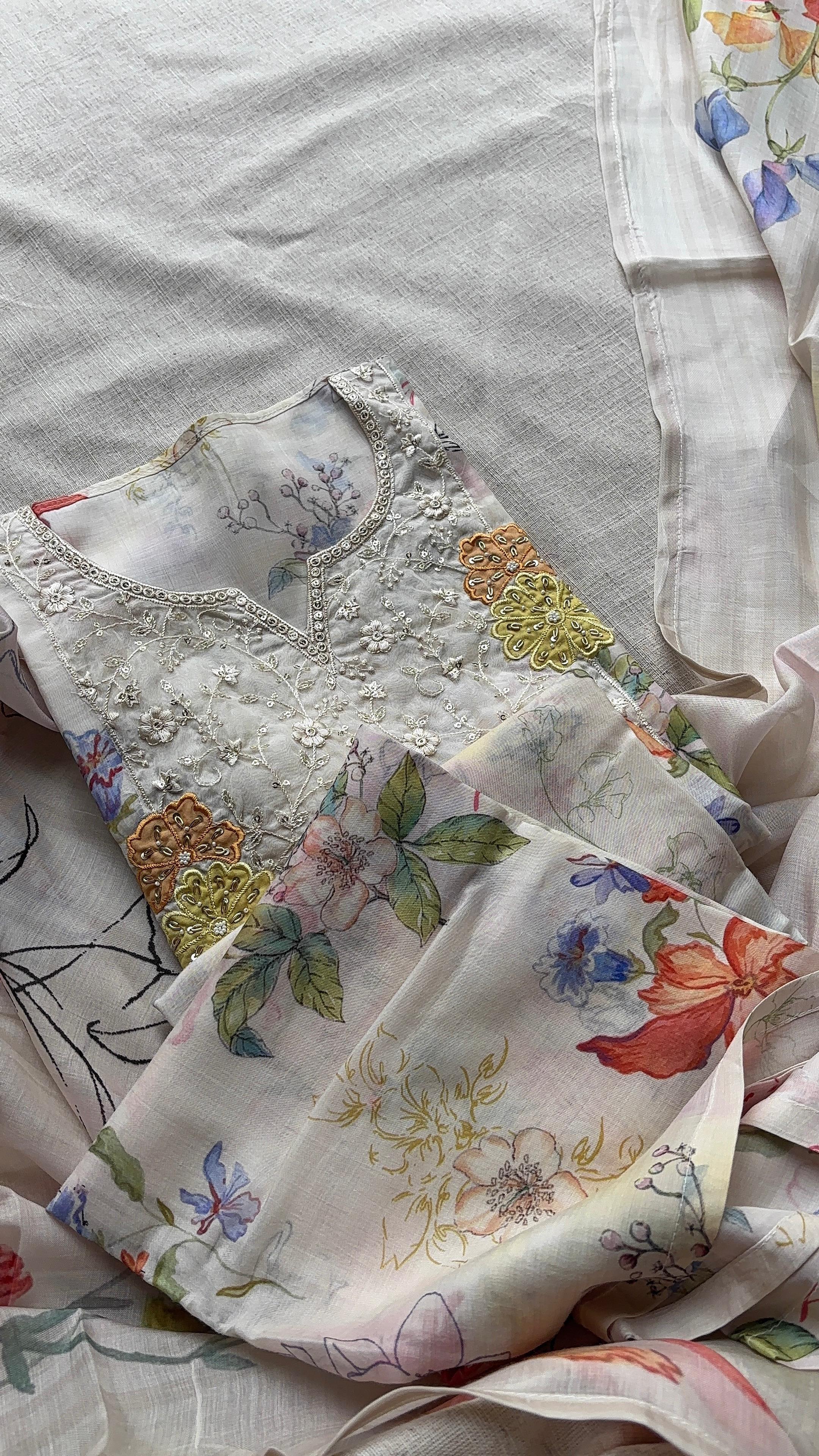 Breezy floral Muslin Silk Semi Stitched salwar suits