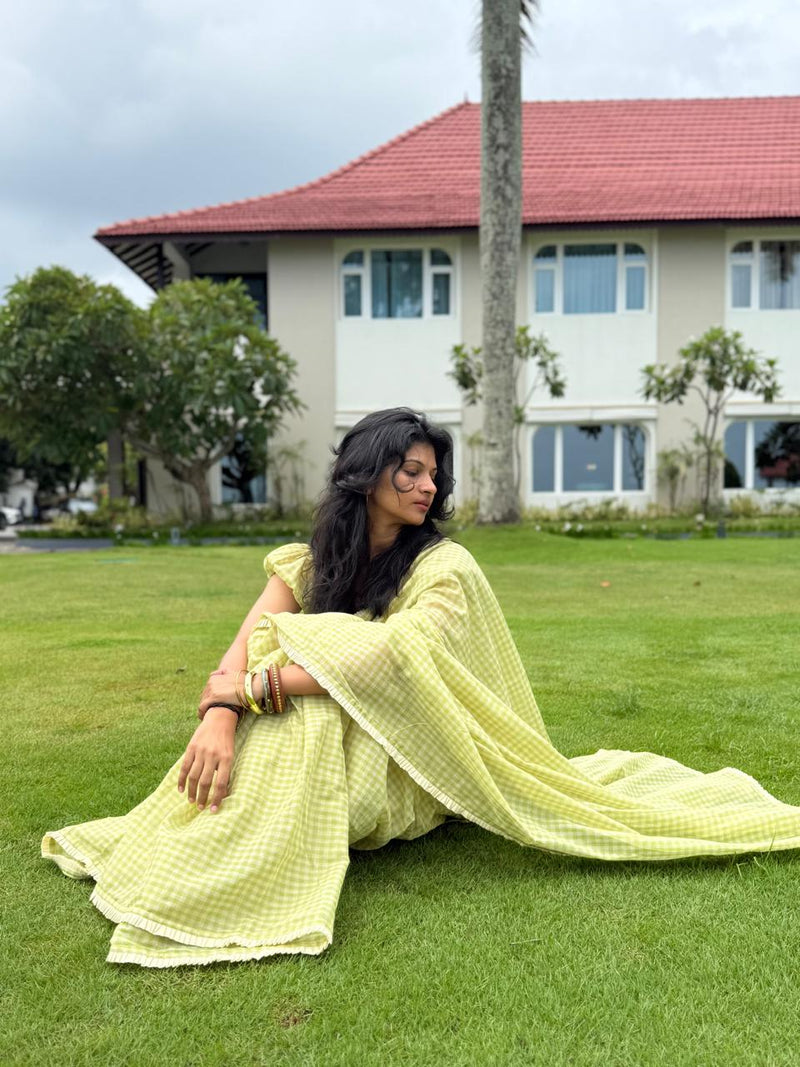 Izhai Checks Saree