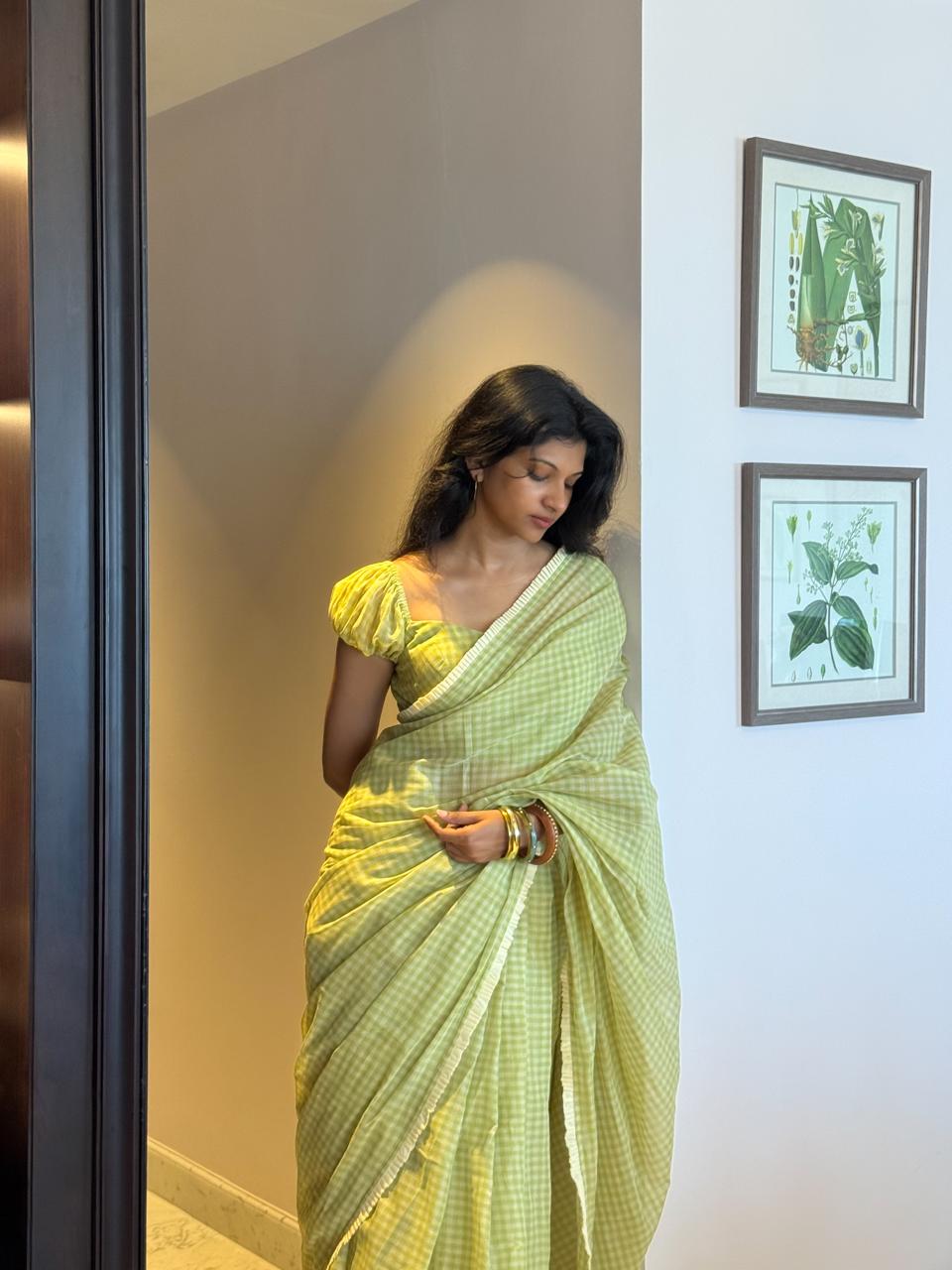 Izhai Checks Saree