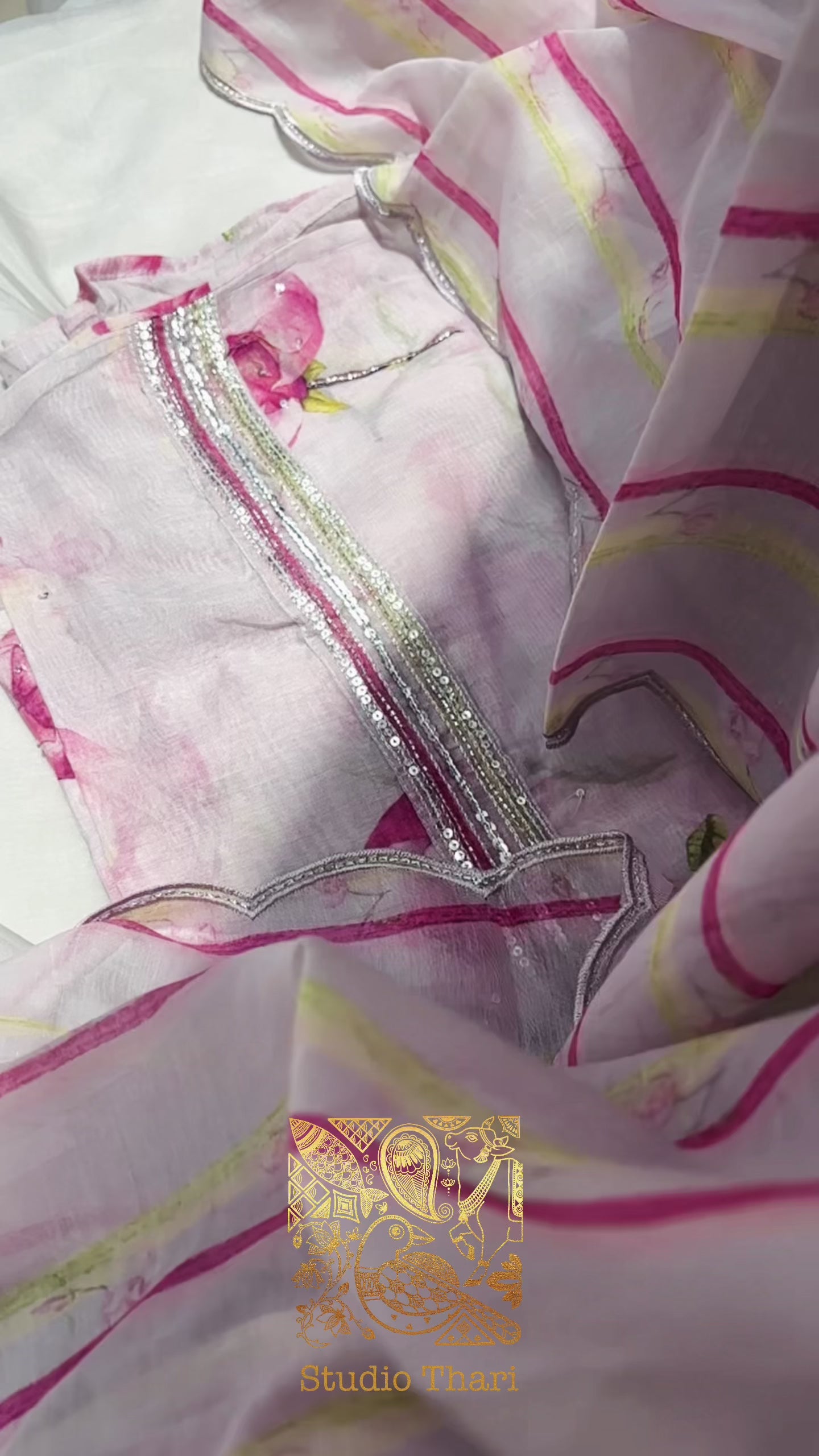 Lavender organza salwar Paired with a scallop-edged organza dupatta and shantoon pants.